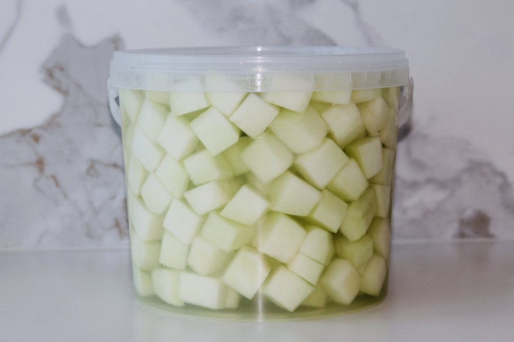 Salade de fruits melon vert en cubes - au jus