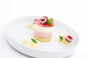 Dessert exotic, passion & raspberry