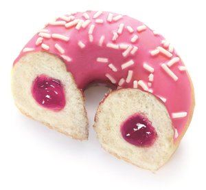 Mini donuts fourrés aux fraises avec coating pink sprinklers